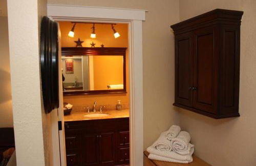 Next to Lake, Pool, 10 Acre Park, 1 Mile to Town, Best Prices - Foto 10