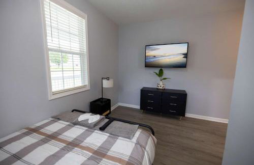 3 Min to Downtown - 10 Min to Elon - Smart TVs - Foto 3