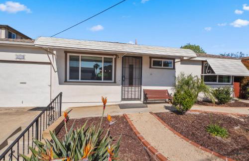 Bay Park Garden Paradise - central Location, AC, Washer Dryer & Private yard! - Foto 39