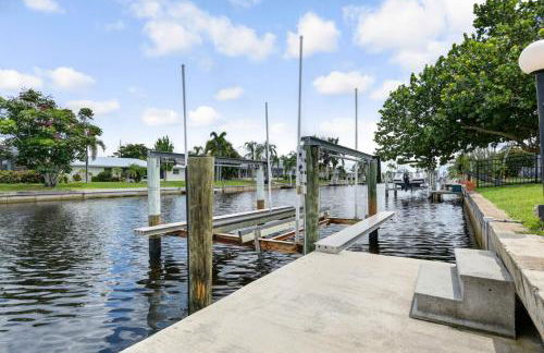 Waterfront Paradise! Heated Pool, Dock, Grill, Fishing near restaurants and shops - Foto 4