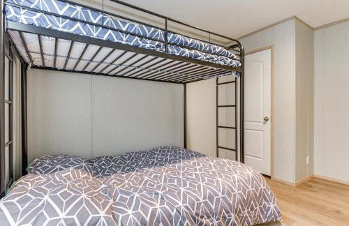 Hudson Oaks Country Creekside Home Hot Tub and Deck - Photo 16