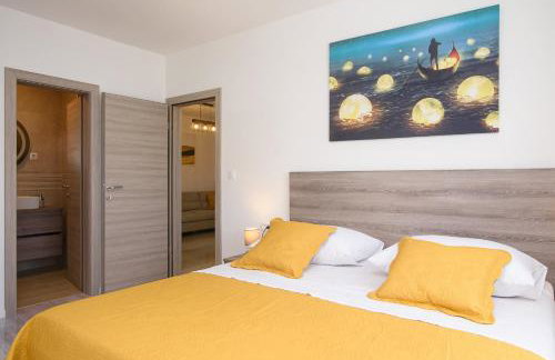 Villa Barbara & Zoran with free parking and heated swimming pool - Photo 37