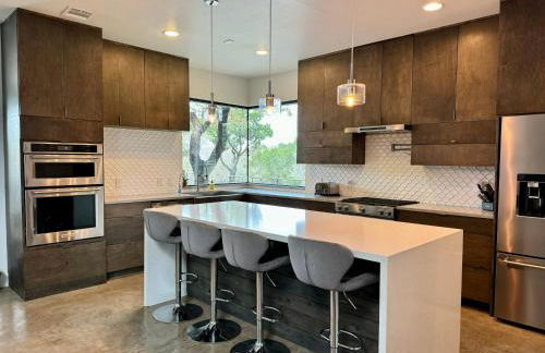 Upscale Modern Hill Country Home! Has it ALL! - Foto 27