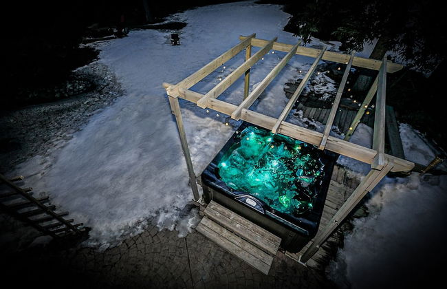 Dream 4-Br 4-Ba Chalet | Private Hot Tub | 2 min to Jasper National Park Gates - Photo 27