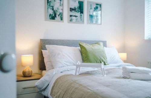 4BR Home for 8, Full Kitchen, Parking, WiFi in Northwich - Photo 69