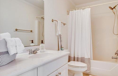 Inviting Atlantic Beach Townhome about half Mi to Ocean - Foto 20