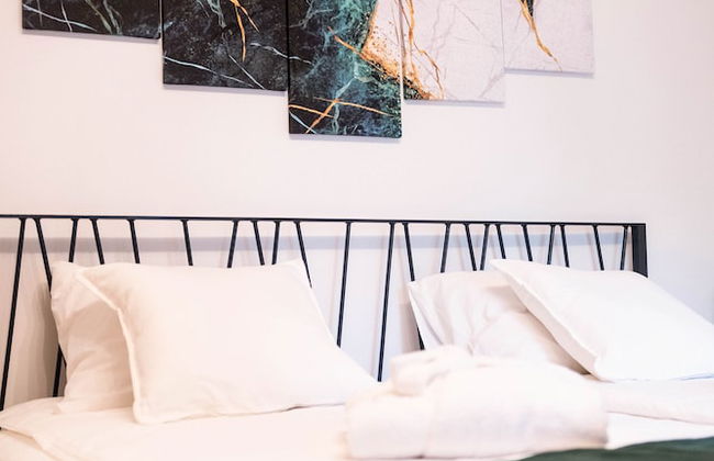 Villa PORTUM - Where Serenity & Comfort meet, Luxurious Woodland Retreat with Private Heated Pool & Amenities - Foto 3