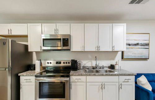 Charming 2BR Retreat-Free Parking - Foto 9