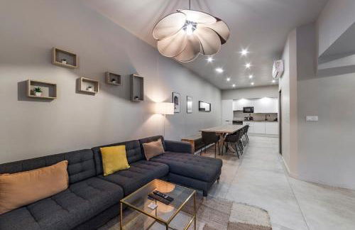 MAISON LE GRATTE CIEL - séminaire ou famille, salle de réunion, 8 chambres Clim, Jardin & Salle de sport - Foto 4