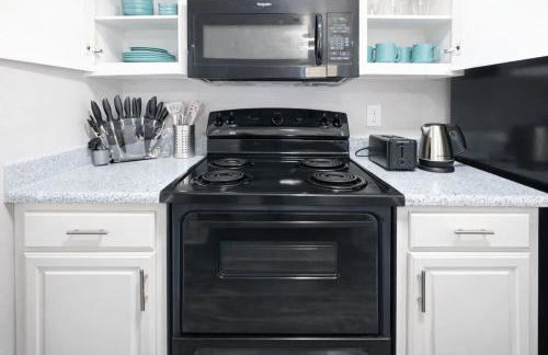 Modern One Bedroom Apartment in Addison with Pool - Foto 12