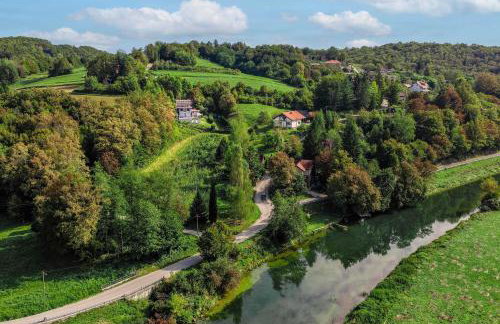 Riverside House with Pool and Hot Tub - Happy Rentals - Foto 8
