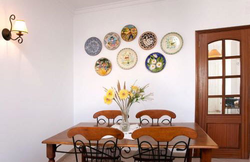 Os Apartamentos A Ramos na Praia da Galé Estão inserido em Condomínio com PISCINA, Fica apenas a 350 Metros da Praia da Galé - Apartamentos com Ar Condicionado tanto nos Quartos como na Sala, Smart TV com Prime Vídeo e Cozinha Completa - Foto 28