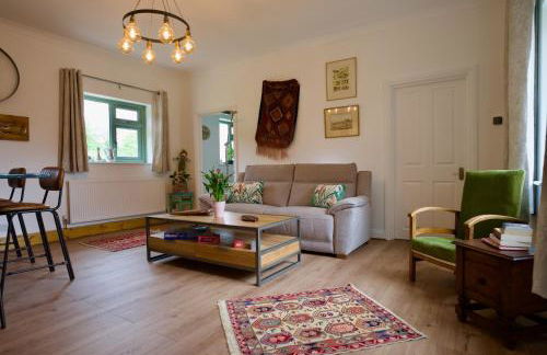 Tring Grange Cottage Sleeps 2 with Onsite Parking - Photo 2