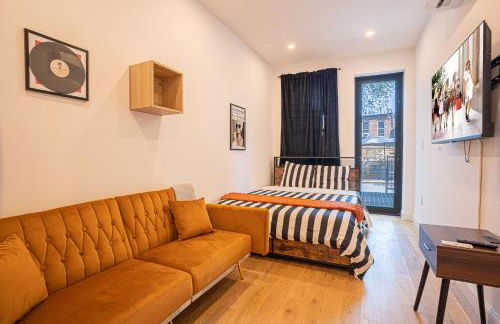 Stylish 2BD Brooklyn Retreat with Backyard & Basement - Foto 1