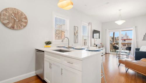 Jennifer's Chic Downtown City Views Private Deck - Foto 5