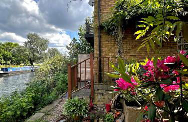 Amazing Location - City of London- 2 Bedroom Stunning Canal View House With Private Garden,Parking & Balcony - Foto 57