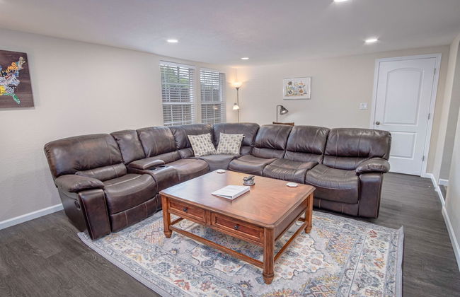 Splendid Gated 4 BR 2 BA Home Near Downtown - Foto 13