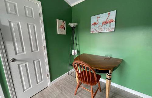 Tropical Studio Retreat with Great WiFi and EV charging - Photo 4