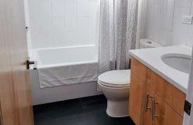 Chic Townhome Retreat nestled Downtown - Foto 17