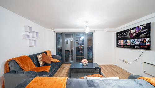 Spacious 2 Bedroom 6 Minute Drive from Huddersfield Town Centre - Ideal Stay - Foto 2