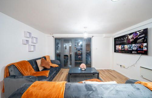 Spacious 2 Bedroom 6 Minute Drive from Huddersfield Town Centre - Ideal Stay - Foto 2