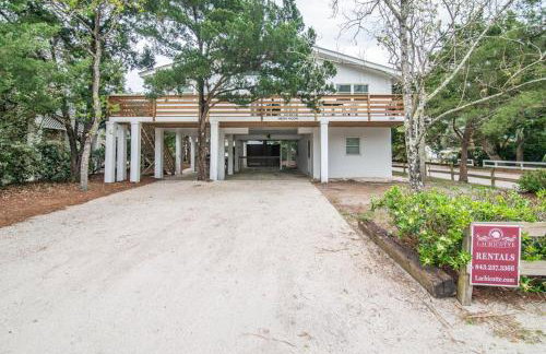 Cozy Beach House Steps from the Shore: 4 Bedroom - Foto 1