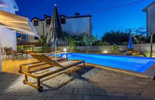 VILLA NINA MALINSKA 150m FROM THE BEACH, SWIMMING POOL - Foto 6