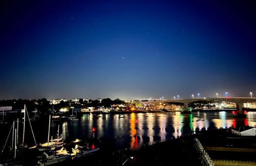 Luxury 2 Bed Apartment - River Views - Parking - Photo 20