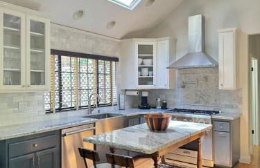 Woodsy Chic Family-Friendly Spacious Getaway - Foto 39