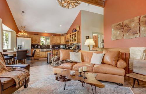 Pinetop Cabin Hot Tub BBQ Arcade Scenic Escape - Foto 3