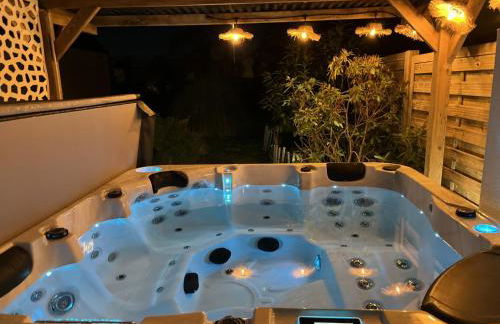 Villa 75m2 avec Piscine et Jacuzzi privés, Sauna et Home-Cinéma à 800m des Commodités - Photo 6