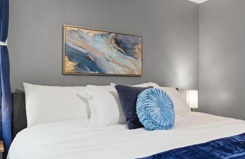 Upscale 2 Story Apartment with 8 beds and Free Parking, walkable to S Highland ave - Foto 20