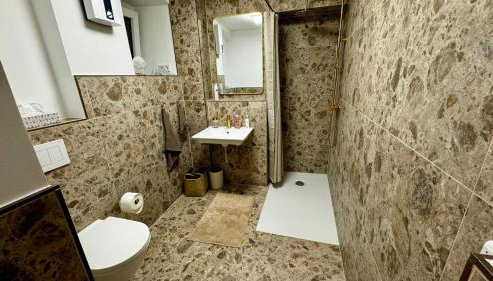 Mitten in der Kölner City - Design trifft Altbau - Foto 5, towels, Shower