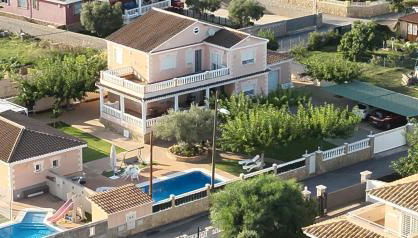 Villa Loli, Chalet con piscina, cerca de la playa y la ciudad - Photo 4, sunbed