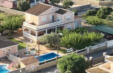 Villa Loli, Chalet con piscina, cerca de la playa y la ciudad - Photo 4
