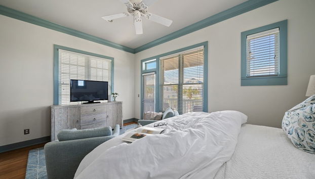 Seaside Serenity 3 Bedroom Home by RedAwning - Foto 5, Habitación