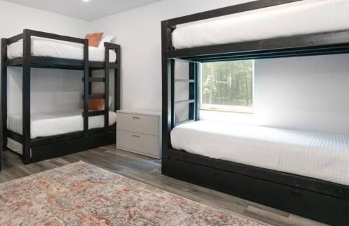 38-Acres of Luxury: 9BR, Indoor Pool, Gym, Near ND - Foto 27