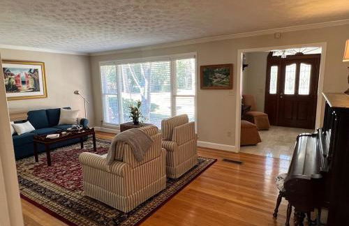 Roomy Retreat - Photo 1