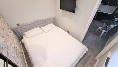 Your apartment for holiday only 5 minutes to tube. - Foto 2