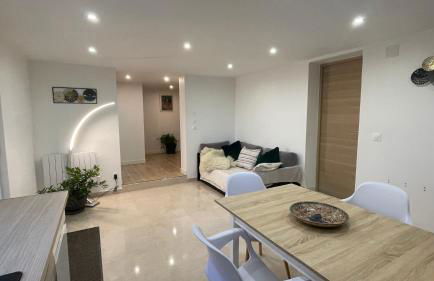 LE HAVRE D'ATHENA - Grand appart, jardin privé, abri vélos & accès rapide A61 - Foto 12