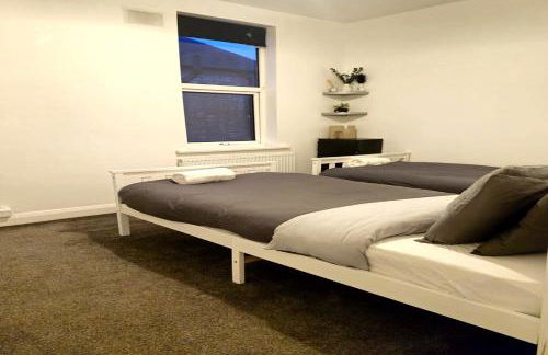 N&M Lodge Dunstable lodge with Free Parking - Photo 16