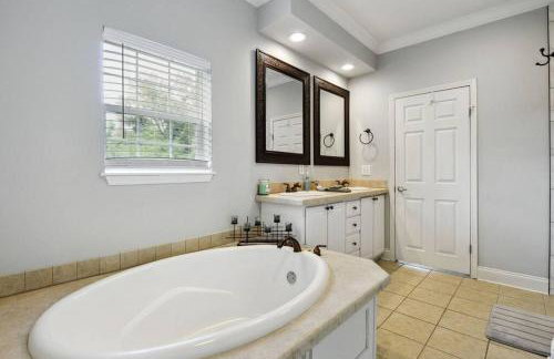 Old Town Bay St. Louis Outdoor Bar Area Game Room - Foto 6