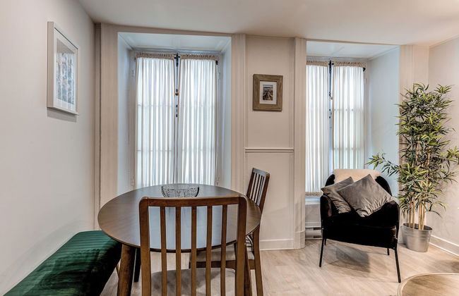 Elegant 1 Bedroom Suite - Photo 8