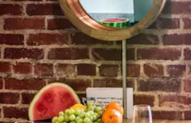 Evie's apartment - Photo 19