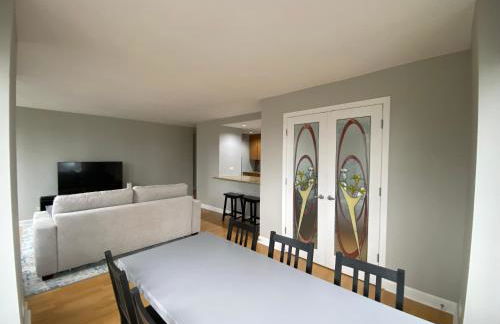River North Magnificent Mile Condo, Lake and City Views, 43rd Floor Corner, Parking Included! - Foto 14