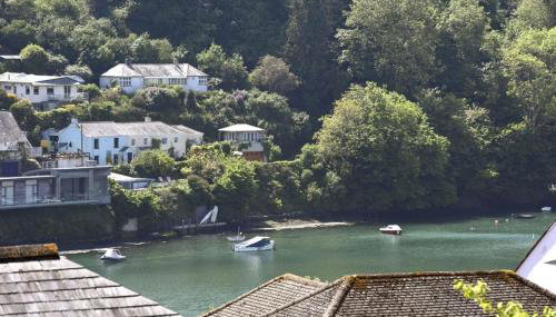Beautiful 2 Bed Cottage in heart of Newton Ferrers - Photo 3