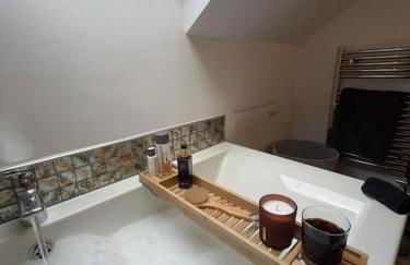 Riverside Retreat - Photo 17