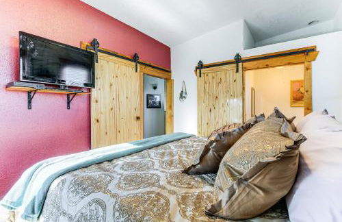 5 Mi to Lake Secluded Pinedale Retreat with Sauna! - Photo 14