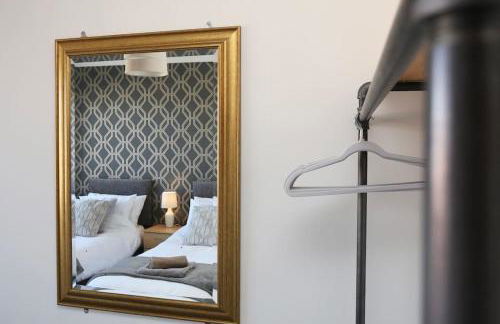 Fabulous beachfront 3 bed house with parking - Foto 34