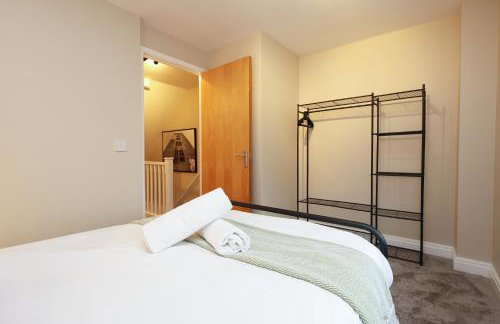 Cosy Bristol Townhouse - Free Parking - Sleeps 6 - By EKLIVING PARTNERS - Foto 25
